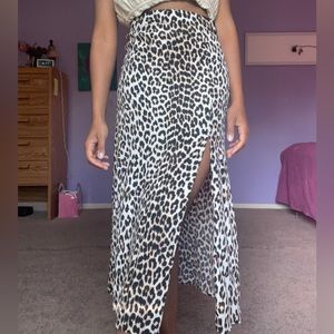 Leopard print midi skirt with slit